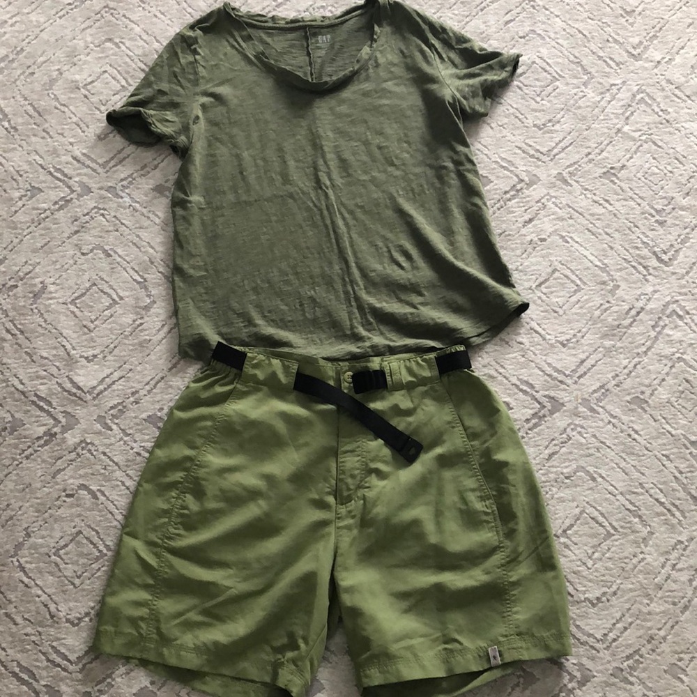 Royal Robbins, outdoor or travel clothing, size 10 shorts & Gap tee 👓🌞🥾🌳